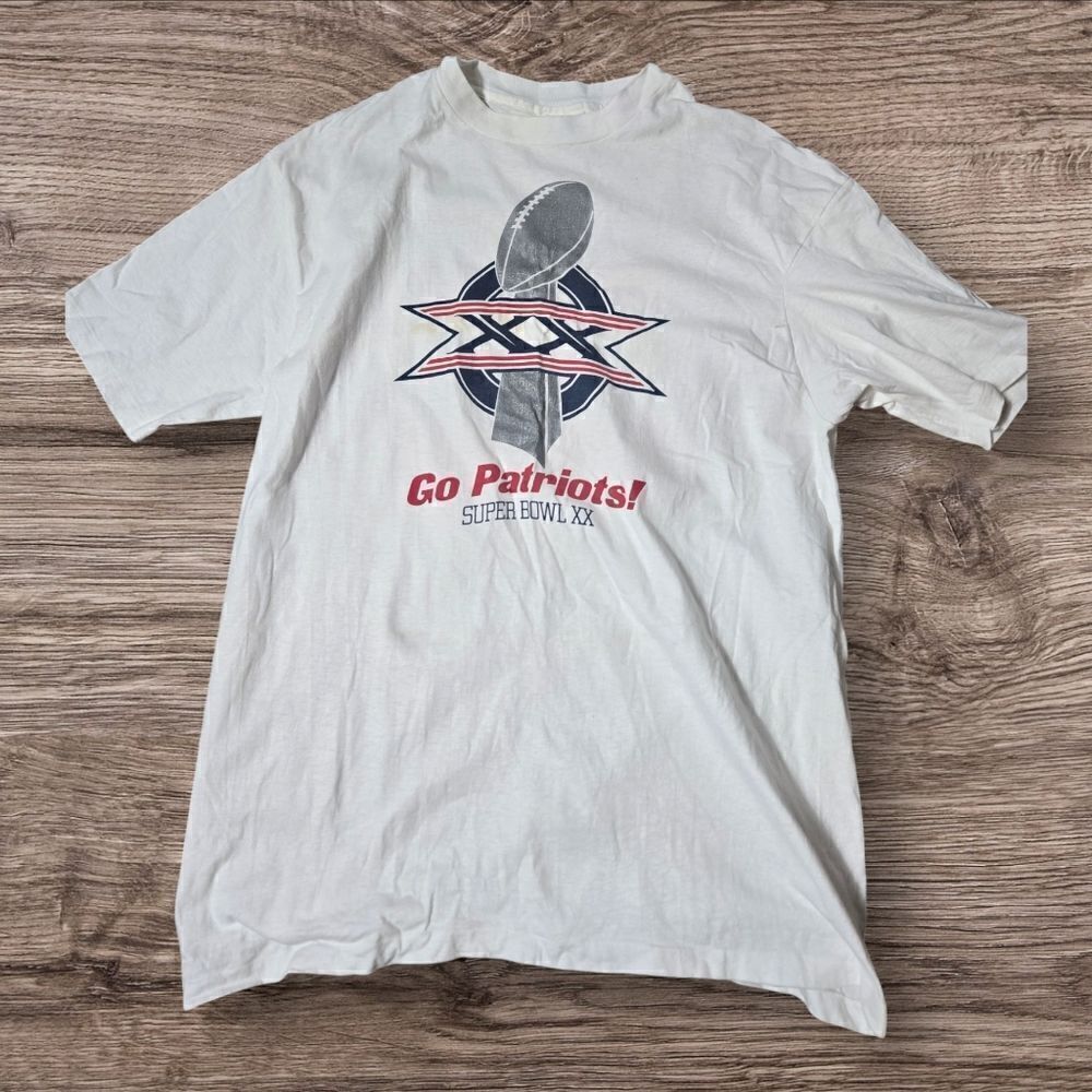 Hanes New England Patriots Vintage 80s Berry the Bears Superbowl XX White Tee Sh